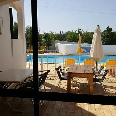 V3 Com Piscina Privada